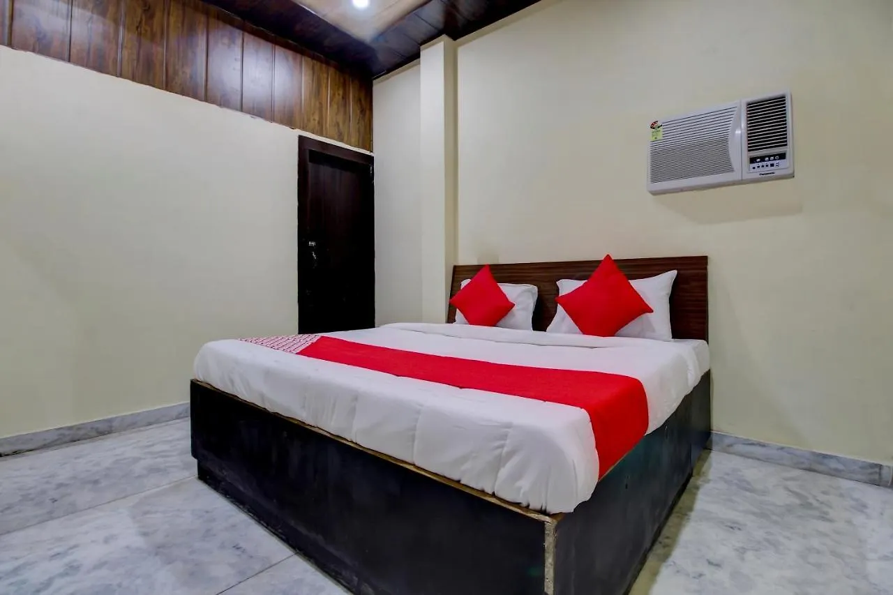 Oyo 46629 Hotel Anmol Palace Agra  3*, Agra (Uttar Pradesh)